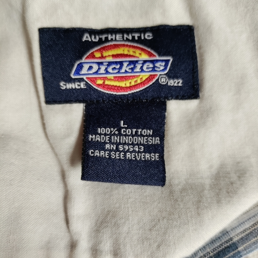 RESERVED Izod and Dickies short sleeve button-up shirts. Large. 723 - Picture 9 of 10